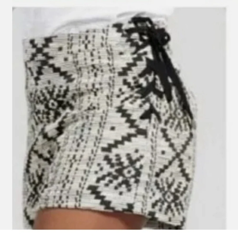 Who What Wear High Waist Black and White Geometric Shorts Tribal Aztec Lace Up - Picture 10 of 10
